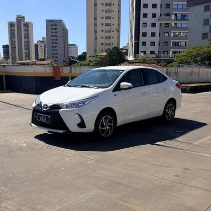 TOYOTA YARIS 1.5 16V FLEX SEDAN XL LIVE MULTIDRIVE TOYOTA YARIS 1.5 16V FLEX SEDAN XL LIVE MULTIDRIVE